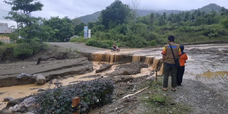 Akses jalan yang tergenang banjir, sudah bisa di lalui. Foto: Istimewa