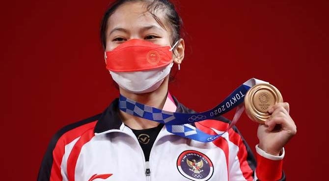 Windy Cantika Aisyah, menyabet medali perunggu dalam cabang olahraga angkat besi, sekaligus menjadi medali pertama bagi kontingen Indonesia di Ajang Olimpiade Tokyo 2020.