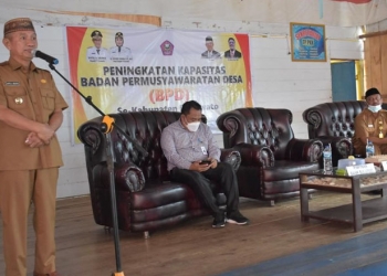 Bupati Pohuwato, Saipul Mbuinga, memberikan sambutan pada pelatihan BPD se Kecamatan Popaya-Lemito, Senin (12/7/2021)
