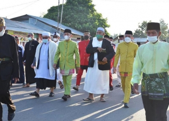 Bupati Pohuwato, Saiful A Mbuinga Bersama jajaran Pemerintahan di Sambut oleh Pemangku adat setempat.(Foto Istimewa)