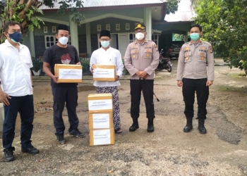 Dir Intelkam Polda Gorontalo, Bersama Kapolres Pohuwato, Serta Pimpinan Pondok Pesantren Salafiyah Syafi'iyah, Randangan. (Foto Istimewa)