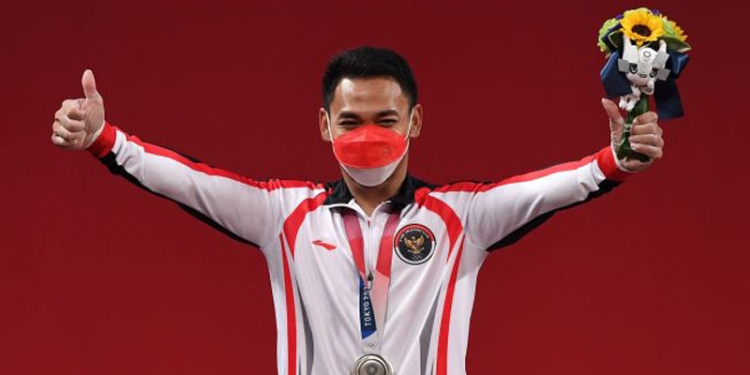 Eko Yuli Irawan Atlet cabang angkat besi berhasil meraih medali perak pertama untuk kontingen Indonesia di Olimpiade Tokyo. (Istimewa)
