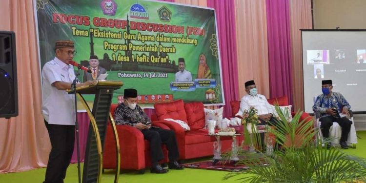 Bupati Pohuwato Saiful A. Mbuinga, memberikan sambutan pada pembukaan Fokus Group Discussion  (FGD).