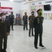Bupati Gorontalo, Nelson Pomalingo saat mengikuti Upacara HUT Bhayangkara ke-75 di Aula Titimenga Polres Gorontalo bersama Jajaran Kepolisian Polres Gorontalo dan TNI, Kamis (1/7/2021). Foto : Putra/Gopos.