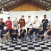 Bupati Bone Bolango, Hamim Pou didampingi Founder Aplikasi KAKRG, Yasin Yusuf dan Co-Founder Irwan Bempah saat foto bersama dengan para kreator konten dan video iklan aplikasi KAKRG. (Foto istimewa)