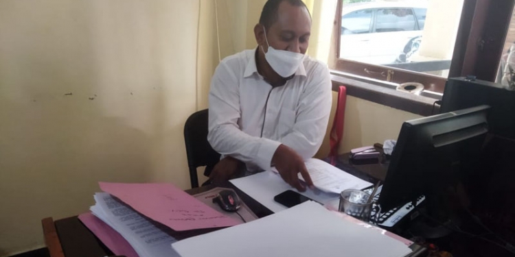 Kepala Unit  (Kanit) Sidik Narkoba Polres Bone Bolango, Aipda Ahmad Yunus saat diwawancarai terkait peredaran miras di wilayah Bone Bolango. (Foto Istimewa)