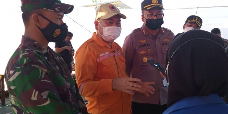 Kapolres Pohuwato AKBP Joko Sulistiono, bersama Sekretaris Gugus Covid-19 di dampimpingi oleh TNI dan Kejaksaan Negri usai Vaksinasi Mobile(Foto Istimewa)