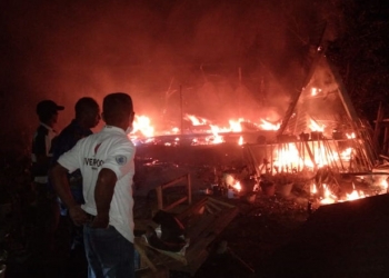 Kebakaran yang menimpa rumah semi permanen milik Tarun (38)  warga Dusun Karang Tengah Desa Harapan Kecamatan Wonosari Kabupaten Boalemo
