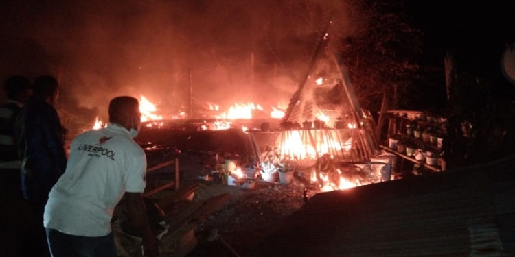 Kebakaran yang menimpa rumah semi permanen milik Tarun (38)  warga Dusun Karang Tengah Desa Harapan Kecamatan Wonosari Kabupaten Boalemo