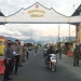 Personil gabungan yang terdiri dari TNI,Polri, BPBD, Satpol PP, Dinas Perhubungan, dan Dinas Kesehatan Kabupaten Bone Bolango saat melakukan penertiban protokol kesehatan di Kelurahan Pauwo.