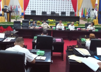 Rapat pimpinan dan anggota pansus II DPRD Pohuwato bersama Dinas Perikanan, Pertanian dan Dinas Perindagkop membahas Ranperda RPJMD Kabupaten Pohuwato. (Foto Istimewa)