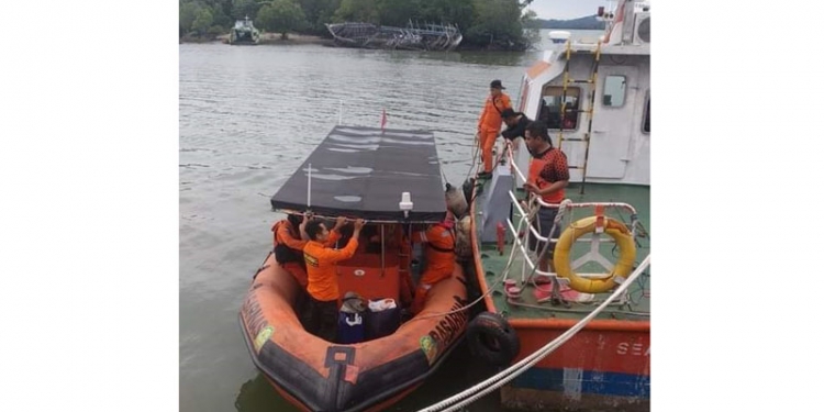 Pihak Basarnas, TNI-Polri dan tim Tagana Kabupaten Gorontalo Utara terus berupaya mencari letak keberadaan keempat ABK ikan Mina Maritim 138