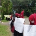 Aksi Ikatan Mahasiswa Muhammadiyah (IMM) di depan DPRD Pohuwato mengenai penolakan ritel Alfamart dan Indomaret, Senin (19/7/2021). (istimewa)