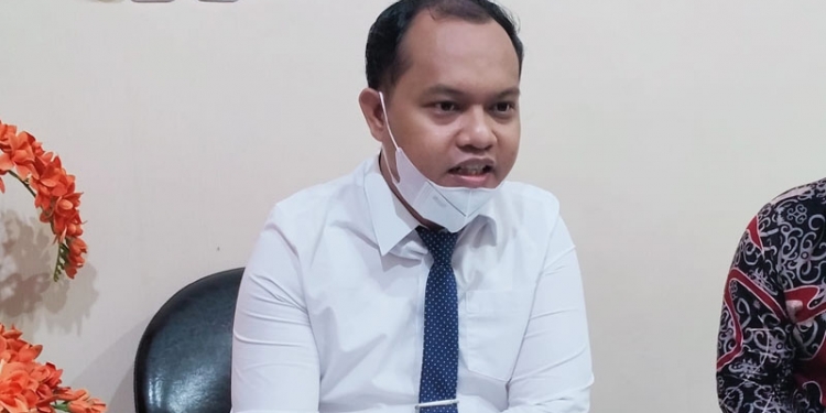 Ramdhan Kasim selaku Kuasa Hukum MJM alias Jamal tersangka kasus dugaan penyimpangan kredit investasi dan modal kerja pada Bank SulutGo (BSG) Cabang Limboto 2015-2016. Foto : Putra/Gopos.