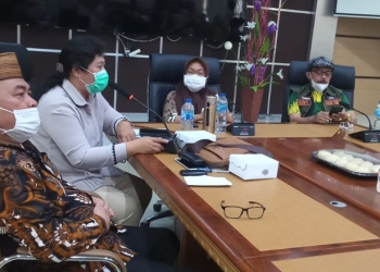 Rombongan studi komparasi Pemkab Gorontalo berdiskusi dengan Satgas Covid-19 Pohuwato, Jumat (17/7/2021). (istimewa)