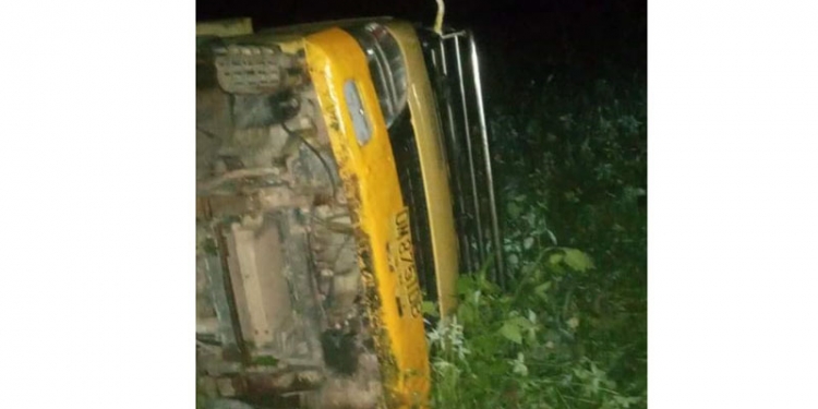 Kondisi truk yang terbalik di kompleks kantor Dinas Pertanian Boalemo, Ahad (10/7/2021) malam. (istimewa)
