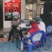 Anggota Polres Gorontalo Kota sedang melakukan pendataan terhadap warga yang akan divaksin (Foto : Humas)