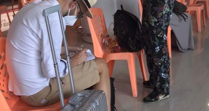 Kedatangan Dua WNA asal Belanda di bandara Jalaluddin Gorontalo, (Foto istimewa)