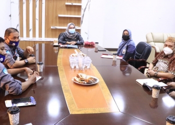 Wakil Bupati Bone Bolango, Merlan S. Uloli saat melakukan audience bersama Pimpinan Universitas Terbuka Gorontalo. (Foto Fajrin/ Sespri Wabup)