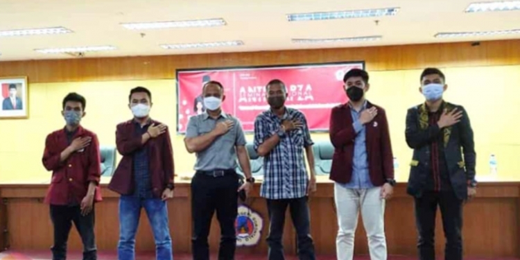 BEM UNG bersama Pemateri Kombes. Pol. Witarsa Aji dan Narasumber Abas Anwar usai Webinar Anti Narkoba, Sabtu (3/7/2021). (Istimewa)