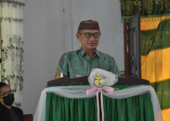 Bupati pohuwato, Saiful A Mbuinga saat memberikan sambutannya di gereja Protestan, Randangan.(Foto Istimewa)