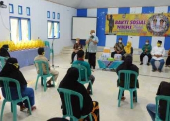 Gubernur Gorontalo Rusli Habibie saat memberikan sambutan pada pelaksanaan Bakti Sosial NKRI Peduli di Aula Kantor Camat, Kecamatan Bone Raya, Kabupaten Bone Bolango, Jumat (16/7/2021). (Foto: Kominfo)