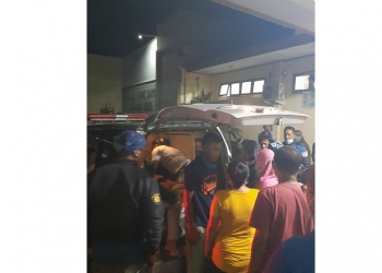 Proses evakuasi korban longsor yang terjadi di lokasi tambang Botudulanga, Desa Hulawa, Kecamatan Buntulia, Kabupaten Pohuwato,
