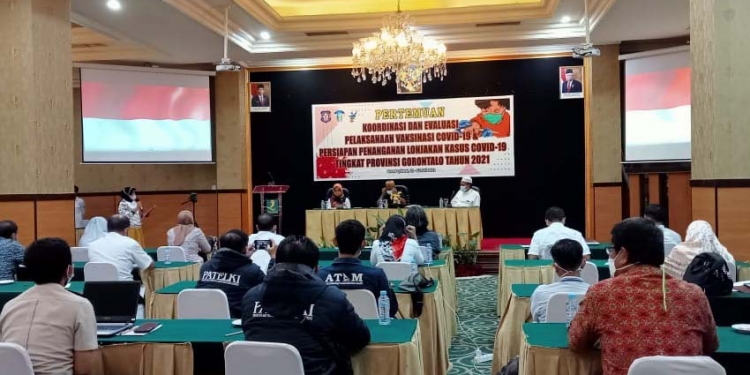 Pertemuan Koordinasi dan Evaluasi Pelaksanaan Vaksinasi Covid-19, dan persiapan penanganan lonjakan kasus Covid-19 tingkat Provinsi Gorontalo tahun 2021. Rabu, (21/7/2021). (Foto: Sari/gopos)
