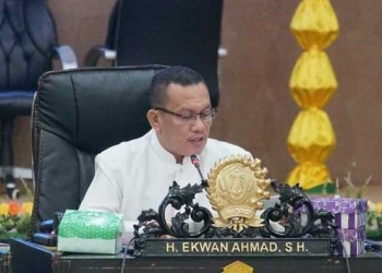Ekwan Ahmad, Anggota Komisi C Dewan Perwakilan Rakyat Daerah (DPRD) Kota Gorontalo, sedang memimpin rapat pansus I, Senin (12/7/2021) (Foto: Humas)