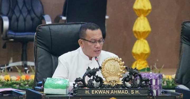 Ekwan Ahmad, Anggota Komisi C Dewan Perwakilan Rakyat Daerah (DPRD) Kota Gorontalo, sedang memimpin rapat pansus I, Senin (12/7/2021) (Foto: Humas)