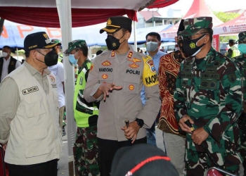 Kapolres Tulungagung, AKBP Handono Subiakto saat meninjau Vaksinasi Nasional, di GOR Lembu Peteng, Kabupaten Tulungagung, Minggu (19/7/2021).