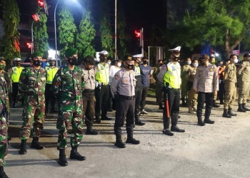 Personil gabungan dari unsur TNI, Polri, dan Pemerintah Kabupaten Bone Bolango saat melaksanakan apel sebelum melakukan Operasi Yustisi Terpadu. (Foto Istimewa)