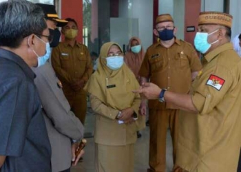 Gubernur Gorontalo Rusli Habibie, saat meninjau Rumah Sakit dr. Zainal Umar Sidiki di Kabupaten Gorontalo Utara, Selasa (13/7/2021). (Foto: Dok. pribadi) Salman