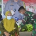 Vaksinasi Covid-19 kepada salah seorang warga di Puskesmas Tibawa, Kecamatan Tibawa, Kabupaten Gorontalo. (Foto: Putra/Gopos)