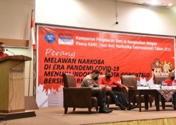 Wali Kota Gorontalo, Marten Taha saat dalam sambutannya pada Kegiatan pasca HANI (kampanye pagelaran seni) sekaligus pencanangan Kelurahan Bersinar di Kota Gorontalo, Jumat (20/8/2021). Foto (Diskominfo Kota Gorontalo)