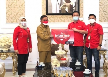 Wali Kota Gorontalo, Marten Taha bersama PT Telkom Gorontalo usai melakukan audiensi di Rumah Dinas Wali Kota Gorontalo. Foto Istimewa