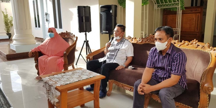 Anggota DPRD Provinsi Gorontalo, AW Talib saat melakukan reses. (Foto istimewa)