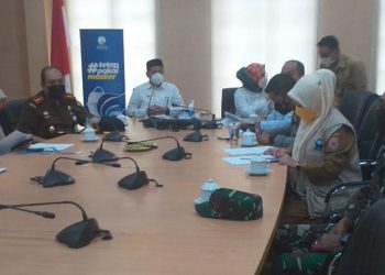 Bupati dan Wakil Bupati Pohuwato Hamim Pou, dan Merlan Uloli menghadiri rapat Forum Komunikasi Pimpinan Daerah (Forkopimda) Provinsi Gorontalo dan seluruh Bupati serta Walikota secara daring, Selasa (10/8/2021).