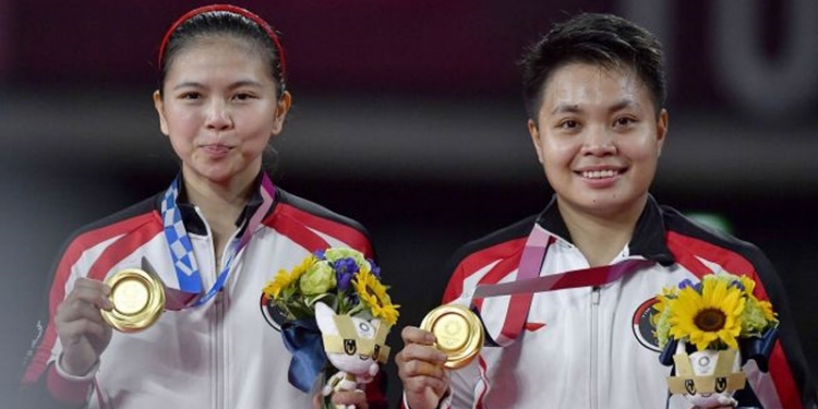 Pebulutangkis ganda putri Indonesia, Greysia Pollii (kiri) dan Apriyani Rahayu meraih medali emas di Olimpiade Tokyo. istimewa