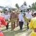 Bupati Pohuwato, Saiful A Mbuinga disambut pemangku adat saat hadir pada perayaan 1 Muharram di lapangan olahraga di desa Sipayo, Kecamatan Paguat, Selasa (10/8/2021).