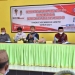 Bupati Pohuwato, Saiful A Mbuinga saat menyampaikan pentingnya vaksinasi dalam pertemuan bersama aparat desa dan Kecamatan Lemito.
