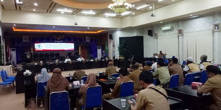 Rapat Pansus III Dewan Perwakilan Rakyat Daerah DPRD Kota Gorontalo, Senin (9/8/2021). Foto : Sari/gopos