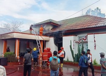 Gedung KPU Provinsi Gorontalo Terbakar