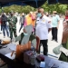 Gubernur Gorontalo, Rusli Habibie (kiri) bersama Wali Kota Gorontalo, Marten Taha (kanan), meninjau pelaksanaan vaksinasi di Tempat Vaksinasi Serentak (TVS) Lapangan Taruna Remaja Kota Gorontalo, Rabu (12/8/2021). (Kominfo Prov. Gorontalo)