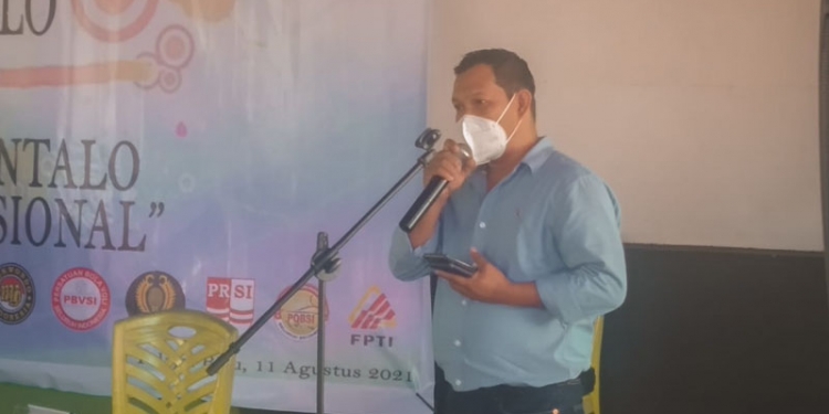 Ketua KONI Kabupaten Gorontalo terpilih Irawan Huntoyungo saat menyampaikan visi misi Ketua KONI, Foto : Putra/Gopos