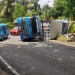 Truk kontainer bermuatan santan cair terbalik di turunan Pontolo Desa Pontolo, Kecamatan Kwandang, Gorontalo Utara, Kamis (12/8/2021). (isno/gopos)