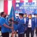 Ketua KNPI Provinsi Gorontalo, Ghalieb Lahidjun (Kiri) melantik Pengurus DPD II KNPI Pohuwato.
