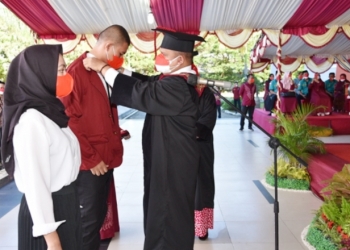 Pengukuhan mahasiswa UNG