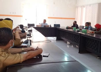 Rapat Komisi I DPRD Pohuwato yang membahas pembebasan lahan untuk pembangunan Puskesmas Taluditi, serta Irigasi Randangan, Senin (2/8/2021). (Mahmud/gopos)