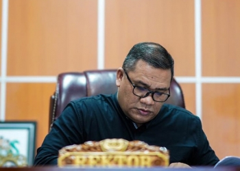 Rektor UNG, Eduart Wolok.